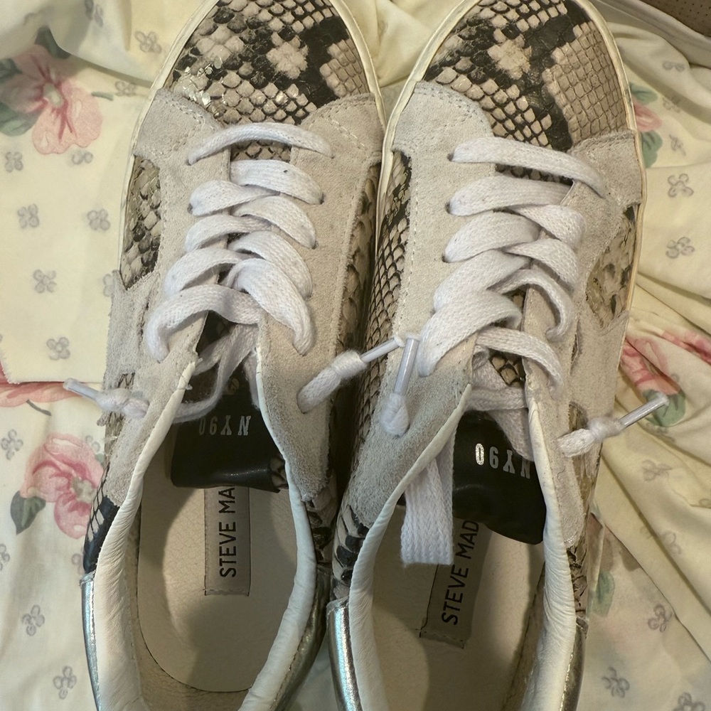 Philosophy White and Black Sneakers Casual Low-Top Design